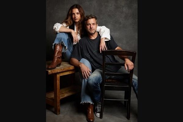 Reuni Dawson`s Creek, Katie Holmes dan Joshua Jackson Bintangi Drama Romantis Happy Hours. (FOTO: MARK SELIGER) 