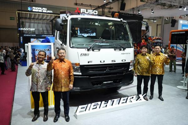 Varian baru Fighter-X FM65F Tractor Head 4x2 (Istimewa) 