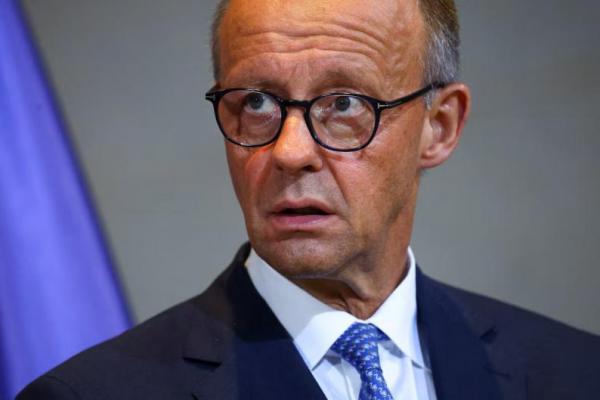 Kanselir Jerman Friedrich Merz berbicara kepada media di Kanselir di Berlin, Jerman, 21 Juli 2025. REUTERS 