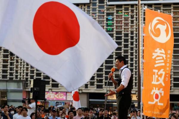 Pemimpin partai Sanseito Jepang, Sohei Kamiya, menyampaikan pidato dalam rapat umum partai di Tokyo, Jepang, 21 Juli 2025. REUTERS 