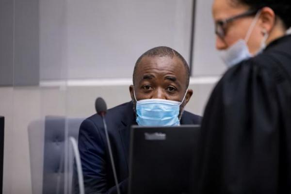 Salah satu terduga pemimpin milisi Republik Afrika Tengah, Alfred Yekatom, hadir di hadapan Mahkamah Pidana Internasional di Den Haag, Belanda, 16 Februari 2021. Handout via REUTERS 