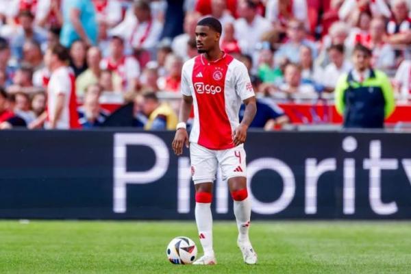 Bek Ajax, Jorrel Hato (Foto: The Sun) 
