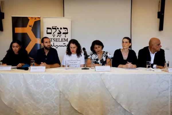 Kelompok hak asasi manusia Israel mengadakan konferensi pers untuk merilis laporan yang menyatakan bahwa Israel melakukan genosida di Gaza, Yerusalem Timur, 28 Juli 2025. REUTERS 