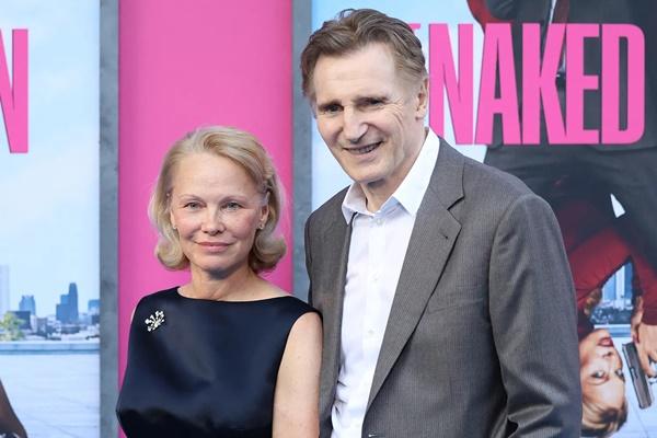 Pamela Anderson dan Liam Neeson di pemutaran perdana `The Naked Gun` pada 28 Juli 2025. (FOTO: GETTY IMAGE) 