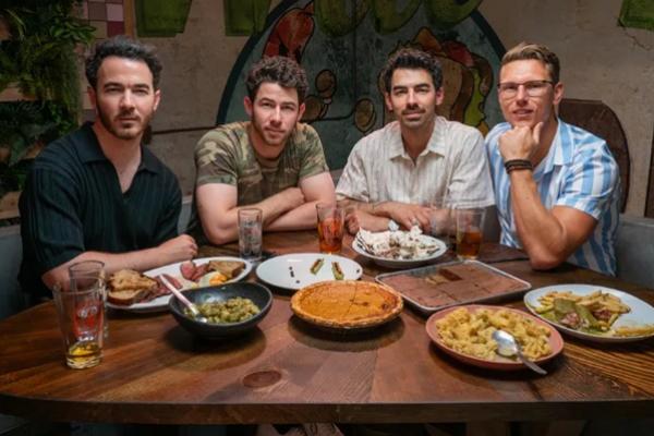 Jonas Brothers pada episode Last Meals.(FOTO: MYTHICAL ENTERTAINMENT) 