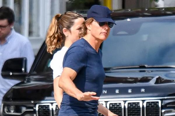 Ana de Armas (kiri) dan Tom Cruise (kanan) di Vermont pada 27 Juli 2025. (FOTO: THEIMAGEDIRECT.COM) 