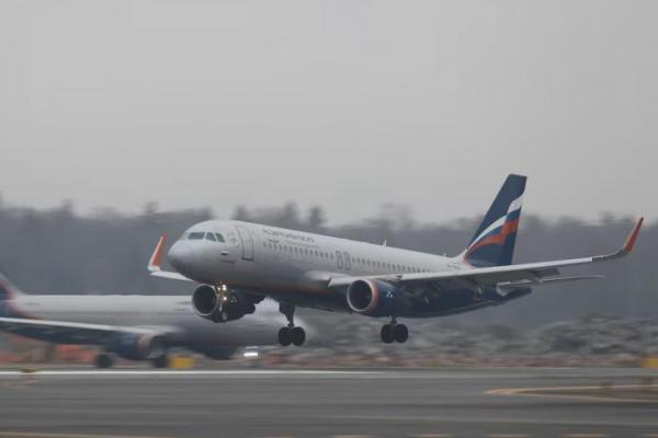 Pesawat Aeroflot mendarat di Bandara Internasional Sheremetyevo di luar Moskow, Rusia, 4 Maret 2020. REUTERS 