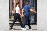 Ana de Armas (kiri) dan Tom Cruise (kanan) di Vermont pada 27 Juli 2025. (FOTO: THEIMAGEDIRECT.COM)
