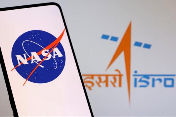 Logo NASA dan Organisasi Penelitian Antariksa India terlihat dalam ilustrasi ini, diambil pada 1 Mei 2023. REUTERS 