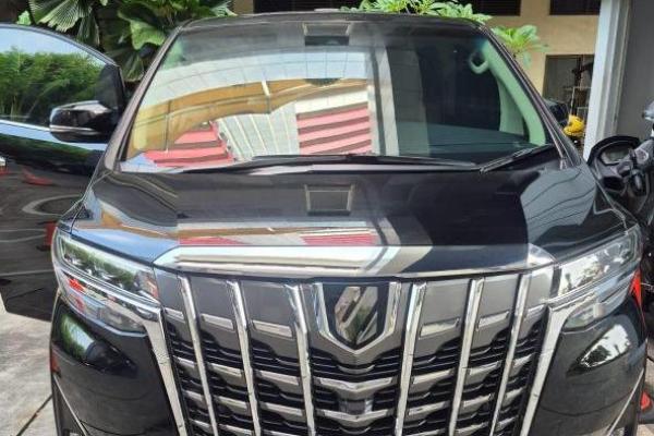 KPK menyita mobil Alphard dalam dugaan kasus korupsi pemberian fasilitas kredit oleh Lembaga Pembiayaan Ekspor Indonesia (LPEI). 
