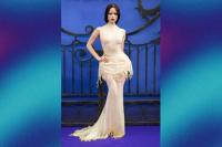 Premiere Wednesday, Jenna Ortega Beri Sentuhan Ular di Gaun Nude Rancangan Enrique Melendez