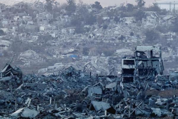 Bangunan-bangunan yang hancur berserakan di Gaza, terlihat dari sisi perbatasan Israel, 28 Juli 2025. REUTERS 