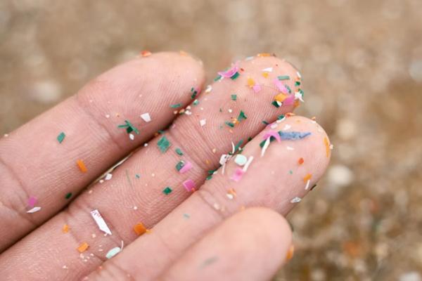 70.000 Potongan Plastik Terbuang Setiap Hari dan Menembus Jauh ke Dalam Paru-paru Kita. (FOTO: GETTY IMAGE) 