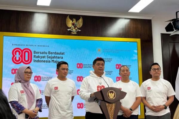 Wamensesneg Juri Ardiantoro saat memberikan keterangan pers di Kantor Presiden, Istana Kepresidenan Jakarta (Foto: ANTARA) 