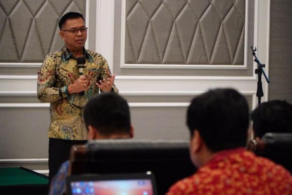 Deputi Bidang Ketersediaan dan Stabilisasi Pangan NFA, I Gusti Ketut Astawa, saat menyampaikan arahan pada Workshop Pengembangan Kapasitas Petugas Panel Harga Pangan Tahun 2025, Kamis (31/7/2025) yang digelar secara hybrid di Jakarta.(foto:NFA)  