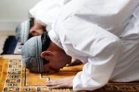 Ilustrasi - sujud saat melaksanakan sholat (Foto: Dompet Quran)