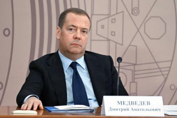 Wakil Ketua Dewan Keamanan Rusia, Dmitry Medvedev, menghadiri pertemuan Dewan Sains dan Pendidikan di kota Dubna, wilayah Moskow, Rusia, 13 Juni 2024. Sputnik via REUTERS 