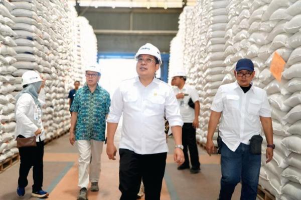 Kepala Badan Pangan Nasional/National Food Agency (NFA)  Arief Prasetyo Adi dalam kunjungan kerja di Lombok Barat, Nusa Tenggara Barat, Sabtu (2/8/2025). (foto:NFA) 