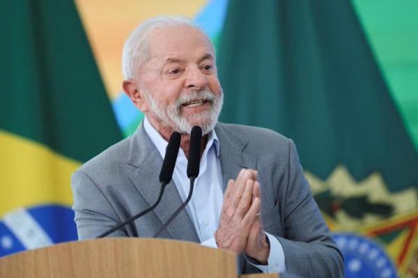 Presiden Brasil Luiz Inacio Lula da Silva berbicara dalam sebuah upacara di Istana Planalto, Brasilia, Brasil, 1 Agustus 2025. REUTERS 