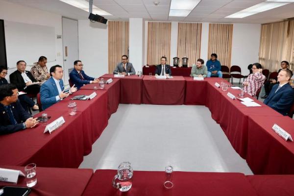 Wakil Ketua MPR RI Edhie Baskoro Yudhoyono (Ibas) dalam acara Academic Discussion (Diskusi Akademik) yang digelar di El Colegio de México (Foto: Humas MPR) 