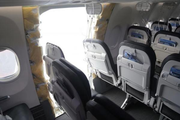 Area sumbat badan pesawat Boeing 737-9 MAX Alaska Airlines Penerbangan 1282, terlihat selama penyelidikan oleh Dewan Keselamatan Transportasi Nasional di Portland, Oregon, AS, 7 Januari 2024. Handout via REUTERS 