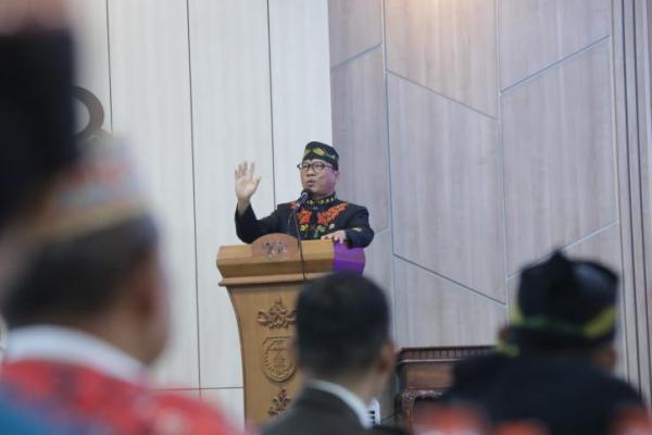 Mendes PDT Yandri Susanto saat memberi arahan dalam acara Hari Ulang Tahun (HUT) ke-23 Kabupaten Lamandau, Provinsi Kalimantan Tengah (Foto: Humas Kemendes PDT) 