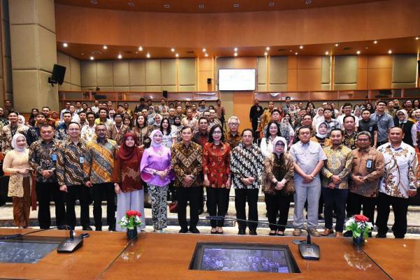 Foto bersama dalam rangkaian acara Launching ISO 37001 Sistem Manajemen Anti Penyuapan di Ruang Abdul Muis, Senayan, Jakarta, Selasa (Foto: DPR) 