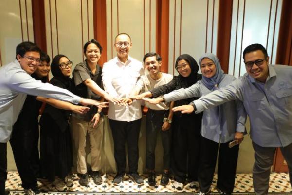 Pandawara Grup mengadakan pertemuan dengan Wakil Ketua MPR RI Eddy Soeparno (tengah), di Bandung, Selasa (Foto: Humas MPR) 