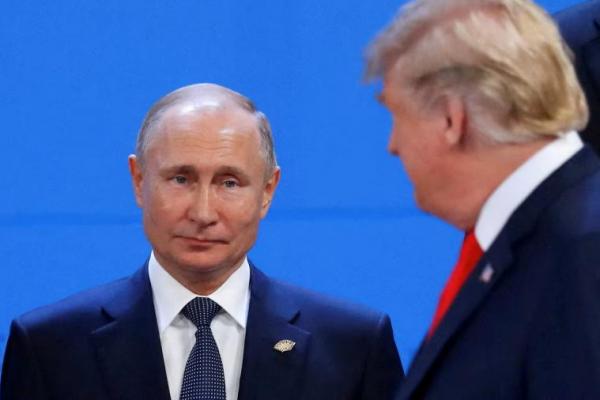 Presiden AS Donald Trump dan Presiden Rusia Vladimir Putin terlihat selama KTT para pemimpin G20 di Buenos Aires, Argentina, 30 November 2018. REUTERS 