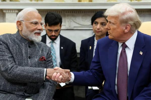 Presiden AS Donald Trump dan Perdana Menteri India Narendra Modi berjabat tangan di Gedung Putih di Washington, AS, 13 Februari 2025. REUTERS 