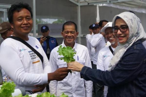 Azizatun Azhimah, Direktur Keuangan dan Manajemen Risiko AirNav Indonesia, saat peluncuran Program Kampung Better, Rabu (6/8/2025). Foto: airnav/katakini 