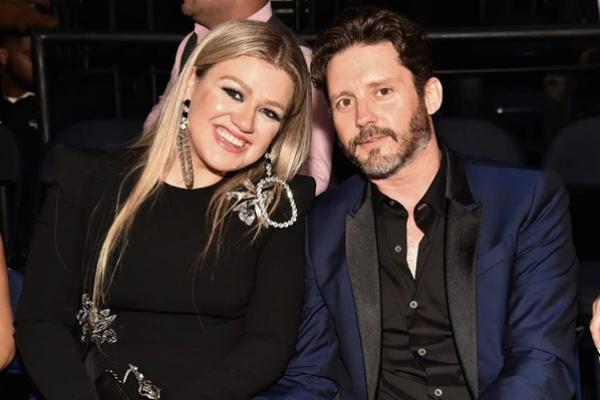 Mantan Suaminya Sakit, Kelly Clarkson Tunda Jadwal Konsernya di Las Vegas (FOTO: FILMMAGIC) 