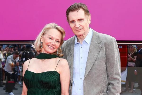 Pamela Anderson dan Liam Neeson di pemutaran perdana `The Naked Gun` di Jerman pada tanggal 24 Juli 2025. (FOTO: GETTY IMAGE) 
