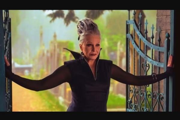 Rekap Wednesday S2E4 `If These Woes Could Talk`: Nenek Wednesday Beli Pemakaman. (FOTO: NETFLIX) 