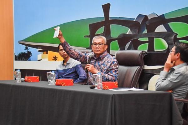 Wakil Ketua Badan Sosialisasi MPR RI dari Fraksi Partai Golkar, Agun Gunandjar Sudarsa dalam Diskusi Konstitusi dan Demokrasi Indonesia bertajuk Menata Ulang Demokrasi: Implikasi Putusan MK dalam Revisi UU Pemilu (Foto: Humas MPR) 