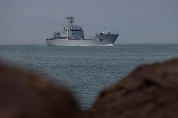 Sebuah kapal perang China berpartisipasi dalam latihan militer di lepas pantai Tiongkok dekat Fuzhou, Provinsi Fujian, Tiongkok, 11 April 2023. REUTERS 