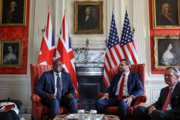 Wakil Presiden AS JD Vance bertemu Menteri Luar Negeri Inggris David Lammy di Chevening House di Sevenoaks, Inggris, 8 Agustus 2025. REUTERS 