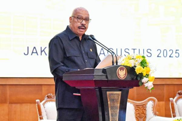 Ketua Fraksi Partai Golkar MPR RI, Melchias Markus Mekeng memberi sambutan dalam Sarasehan Nasional Fraksi Partai Golkar MPR RI  dengan tema Merumuskan Kembali Anggaran Pendidikan Guna Mewujudkan Amanat Konstitusi Menuju Indonesia Emas 2045 (Foto: Humas MPR) 