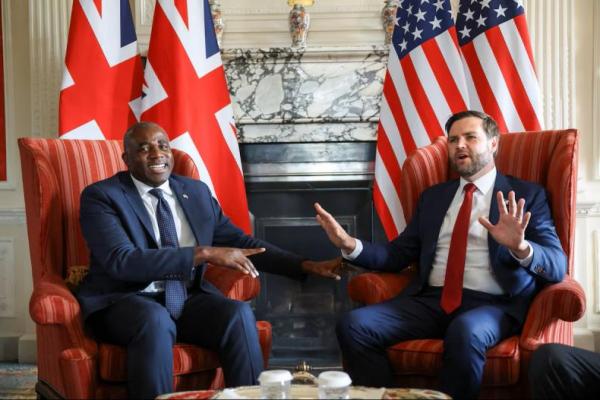 Wakil Presiden AS JD Vance bertemu Menteri Luar Negeri Inggris David Lammy di Chevening House di Sevenoaks, Inggris, 8 Agustus 2025. REUTERS 