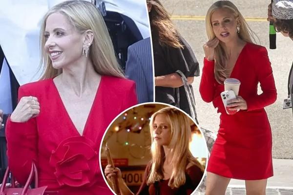 Sarah Michelle Gellar tampil memukau dengan gaun mini merah di foto-foto pertama dari lokasi syuting `Buffy the Vampire Slayer`. (FOTO: BACKGRID) 