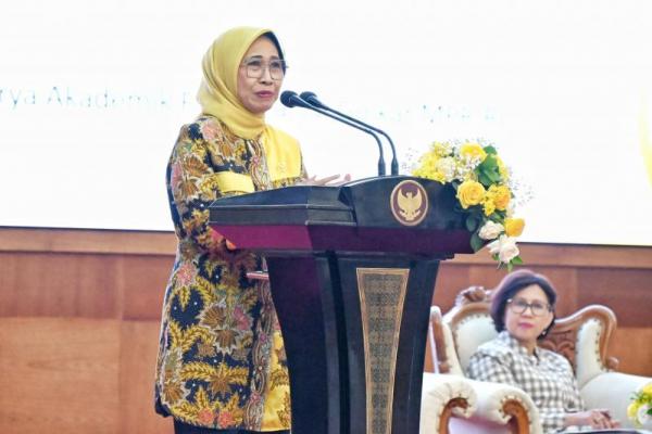 Anggota MPR Fraksi Partai Golkar Hetifah Sjaifudian dalam Sarasehan Nasional yang digelar Fraksi Partai Golkar MPR RI dengan tema Merumuskan Kembali Anggaran Pendidikan Guna Mewujudkan Amanat Konstitusi Menuju Indonesia Emas 2045 (Foto: Humas MPR) 