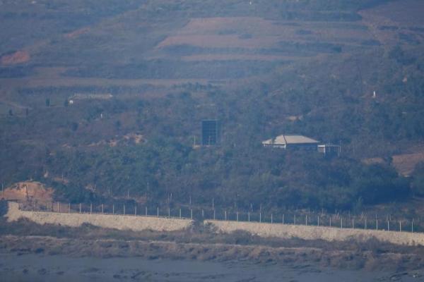 Pengeras suara Korea Utara terlihat di desa propaganda Korea Utara, Kaepoong, dekat zona demiliterisasi yang memisahkan kedua Korea, di Paju, Korea Selatan, 31 Oktober 2024. REUTERS 