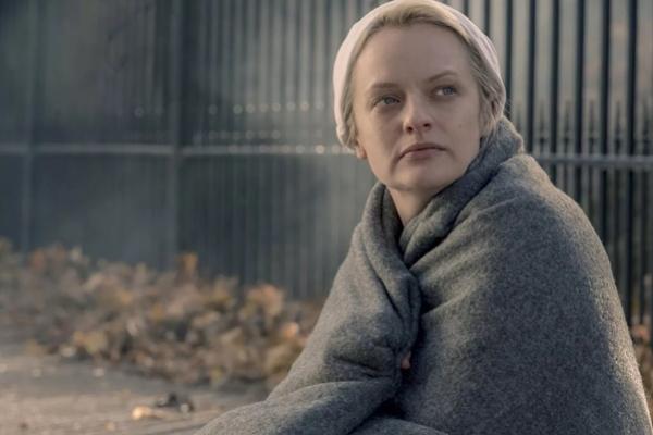 The Handmaid`s Tale Season 3 Episode 1 berjudul Night yang dibintangi Elizabeth Moss. (FOTO: HULU) 