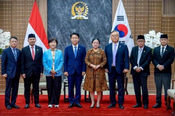 Ketua DPR RI Puan Maharani menerima kunjungan Delegasi Utusan Khusus Presiden Republik Korea, Cho Jeong-Sik, Seo Young-Kyo, dan Lee Jae-Gang di Gedung DPR, Jakarta, Selasa (12/8/2025). Foto: dpr 