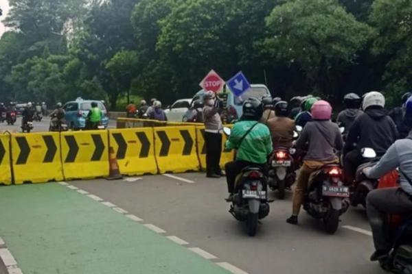 Pengendara di Jalan DI Panjaitan ruas Cawang arah Kebon Nanas, Jakarta Timur (Foto: Pemerintah Kota Jakarta Timur) 