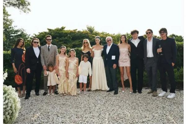 Nicola Peltz dan Brooklyn Beckham melakukan pembaruan janji pernikahan, Minggu (10/8/2025). (FOTO: INSTAGRAM) 