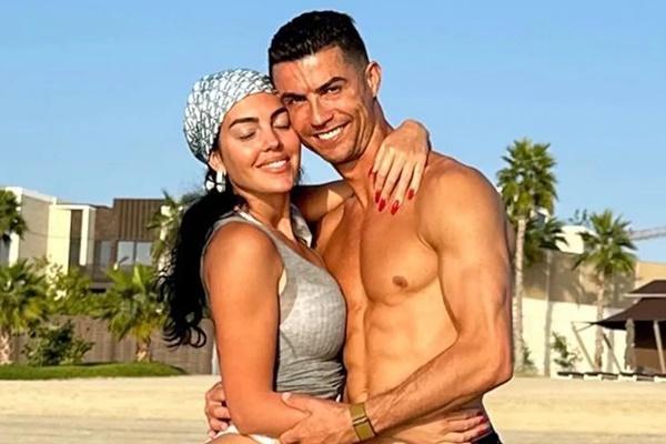 Cristiano Ronaldo dan Georgina Rodriguez Bertunangan Setelah 8 Tahun Berpacaran. (FOTO: INSTAGRAM) 
