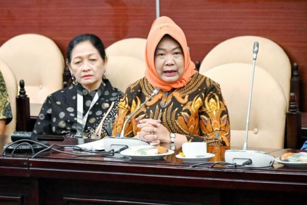 Sekretaris Jenderal MPR RI Siti Fauziah menghadiri kegiatan Survei Luring Akreditasi Klinik Pratama MPR RI Tahun 2025 oleh Lafkespri, di Ruang GBHN, Gedung Nusantara V, Kompleks Parlemen, Senayan, Jakarta, Selasa (Foto: Humas MPR) 
