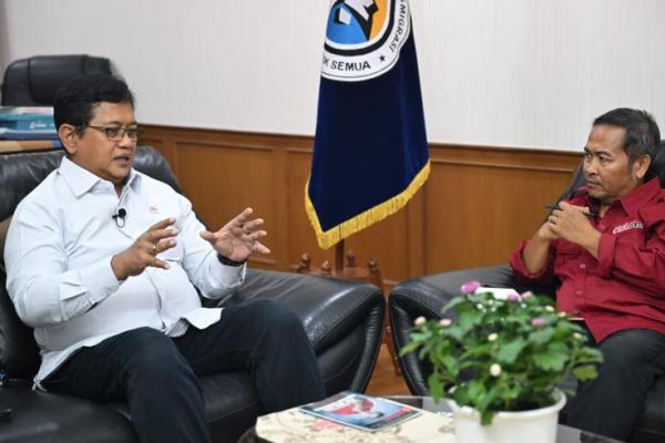 Wakil Menteri Transmigrasi (Wamentrans) Viva Yoga Mauladi (kiri) (Foto: Humas Kementrans) 