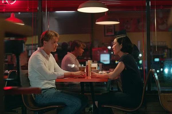 The Summer I Turned Pretty Season 3 Episode 6 `Last Name` yang dibintangi Chistopher Briney dan Jackie Chung. (FOTO: NETFLIX) 